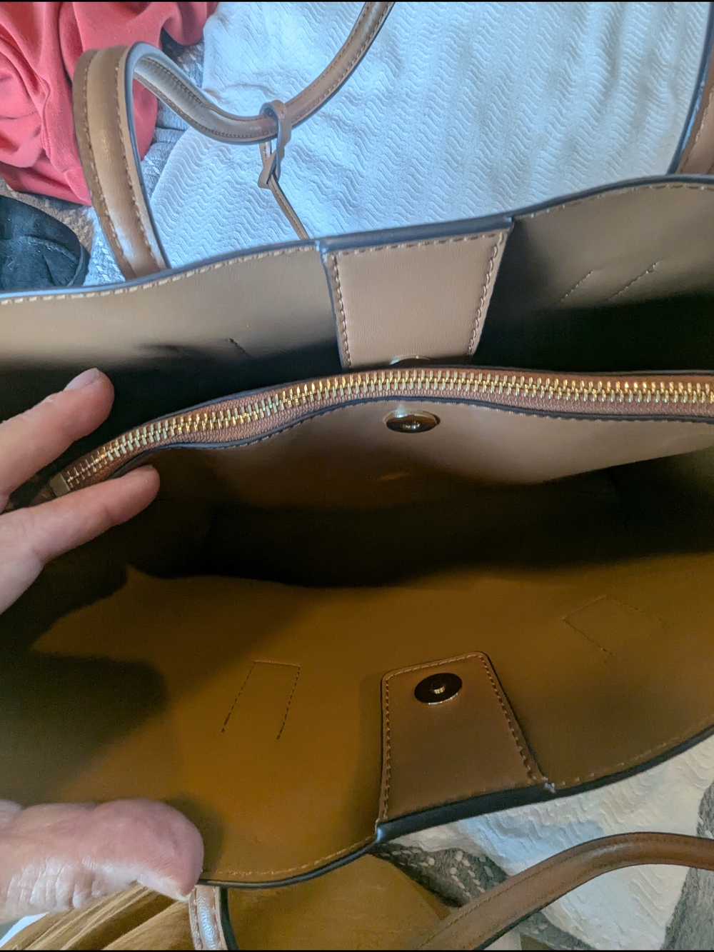 Michael Kors Jet Set Large Logo Tote in Vanilla/Acorn - Picture 8 of 10